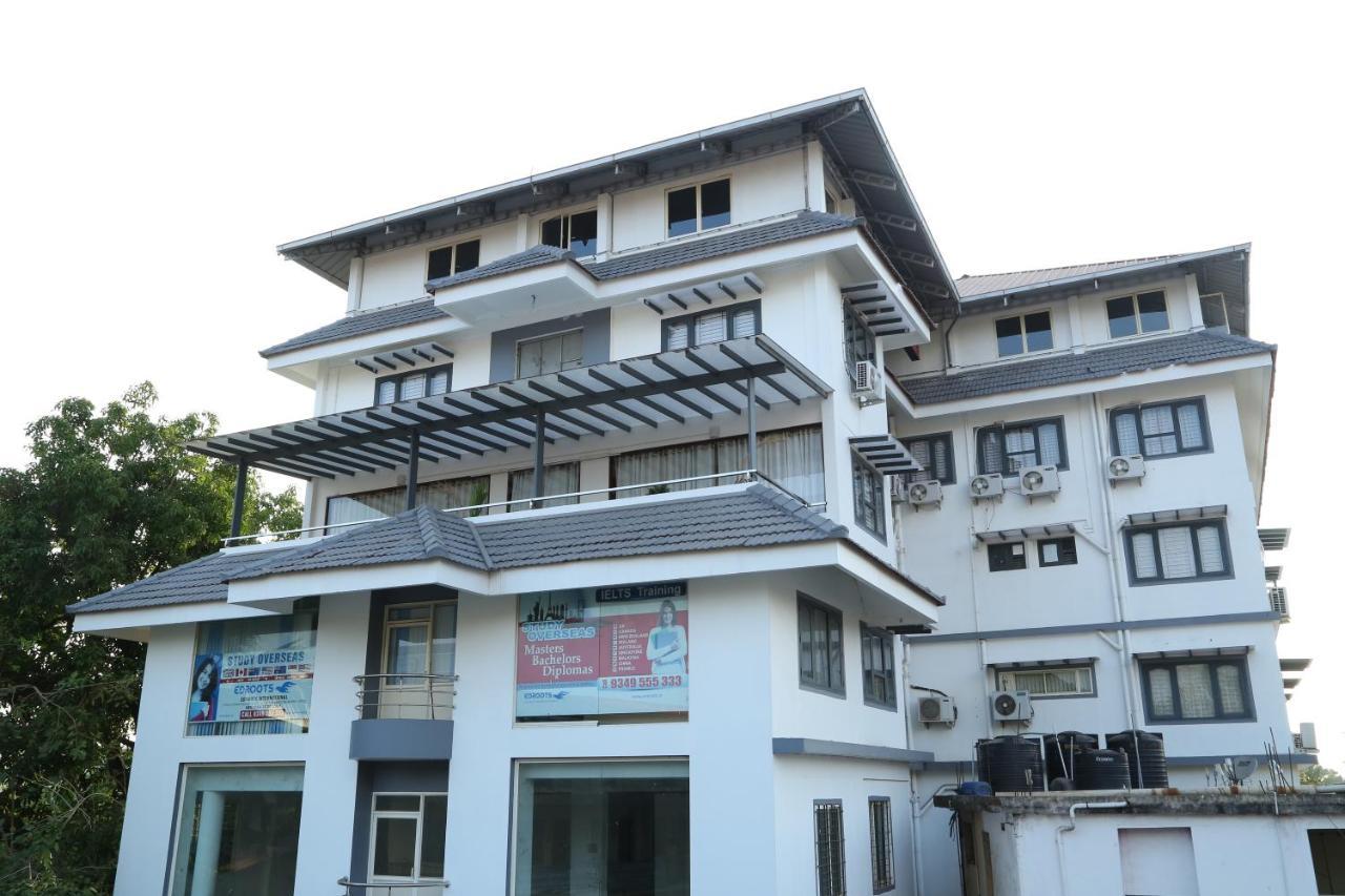 Hazmi Inn Perintalmanna Dış mekan fotoğraf